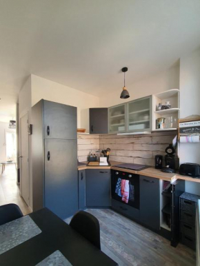 appartement rénové et lumineux a mers les bains au dessus d'un ancien commerce mersois en duplex pour 4 personnes pour du repos, des vacances ou pour le travail